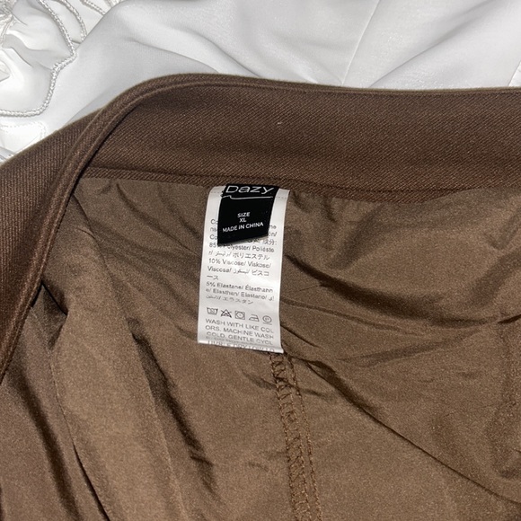 Elegant XL Dazy skirt from Shein: Modern chic, versatile style. New! - Picture 3 of 3